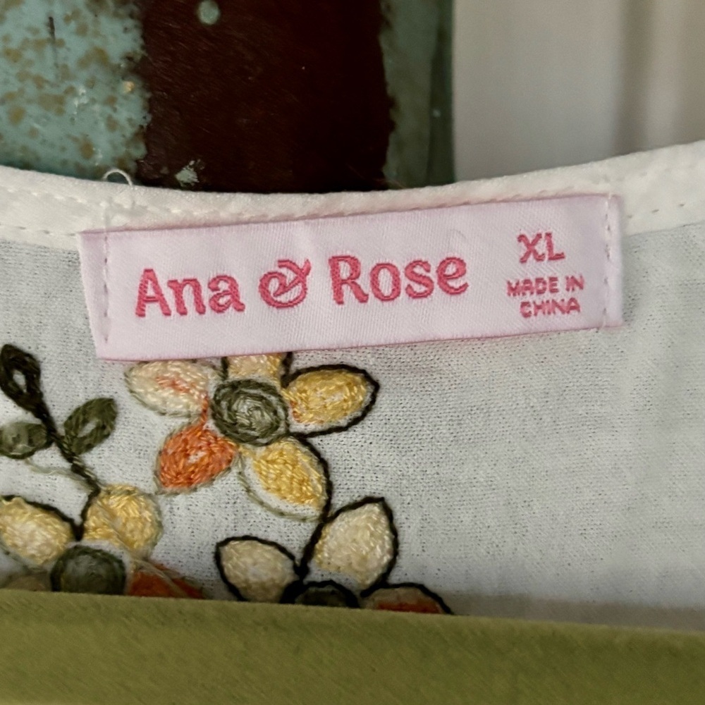 Ana & Rose Women's Embroidered Top Size XL Short Sleeve White Floral Blouse - Picture 2 of 7